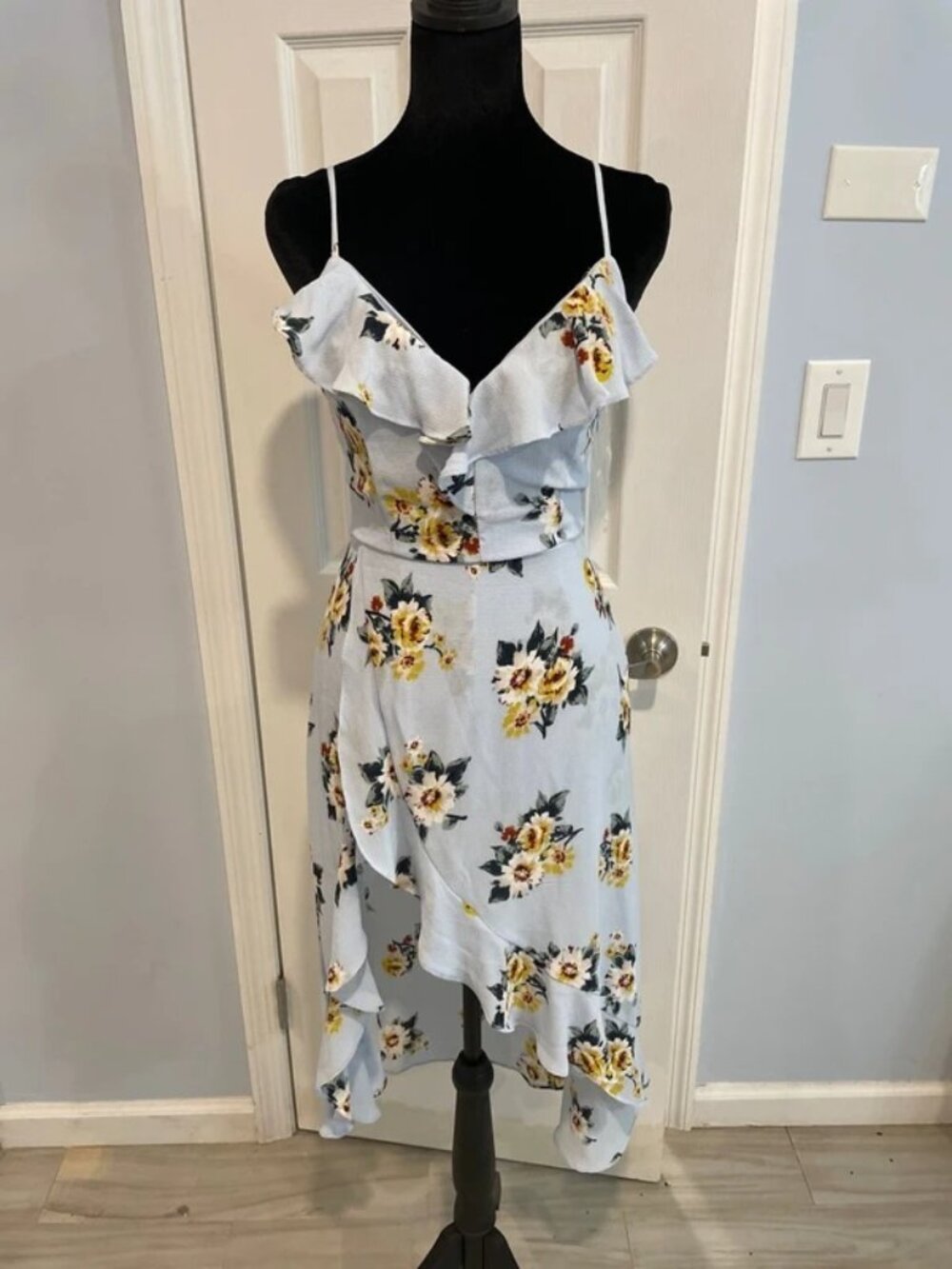 Socialite Women’s Blue Floral Ruffle Midi Dress XS NWT